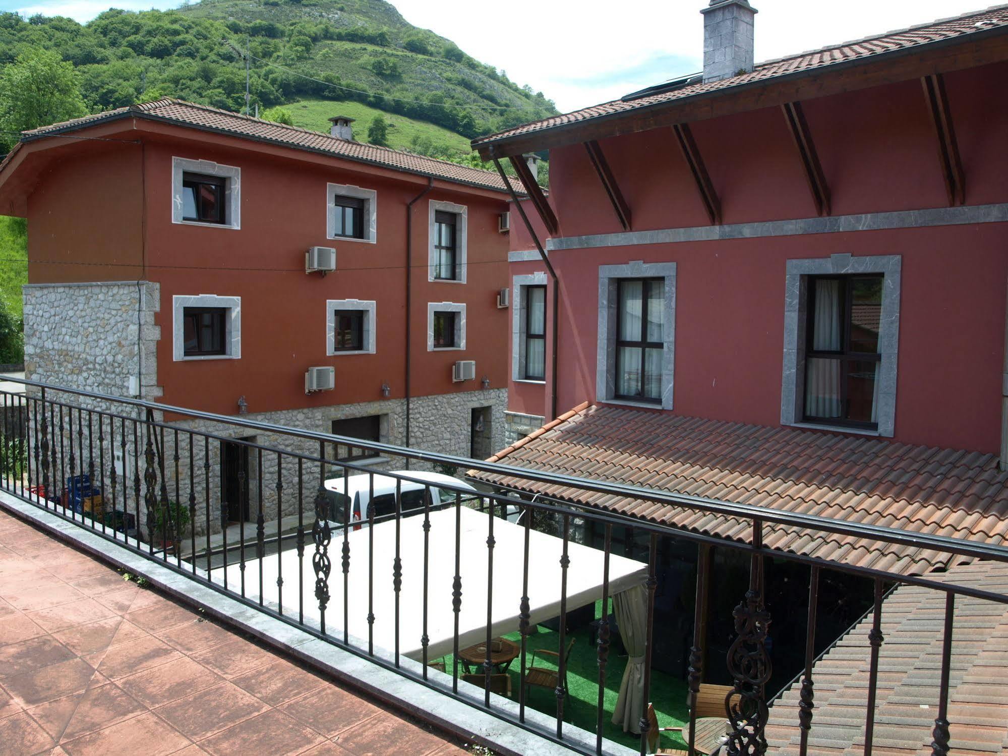 Hotel - Apartamentos Peña Santa Benia De Onis Exterior foto